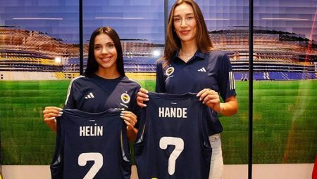 Hande Baladın ve Helin Kayıkçı ile imzalar atıldı