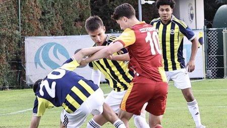 U19 derbisinde kazanan Fenerbahçe! Fenerbahçe U19 – Galatasaray U19 maçı sonucu: 2-1