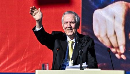 Bakan Osman Aşkın Bak Aziz Yıldırım’ı tebrik etti